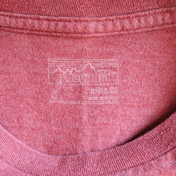 Patagonia Women's Burgundy Small Slim Fit Stretch Short‎ Sleeve Graphic T-Shirt - Picture 8 of 10